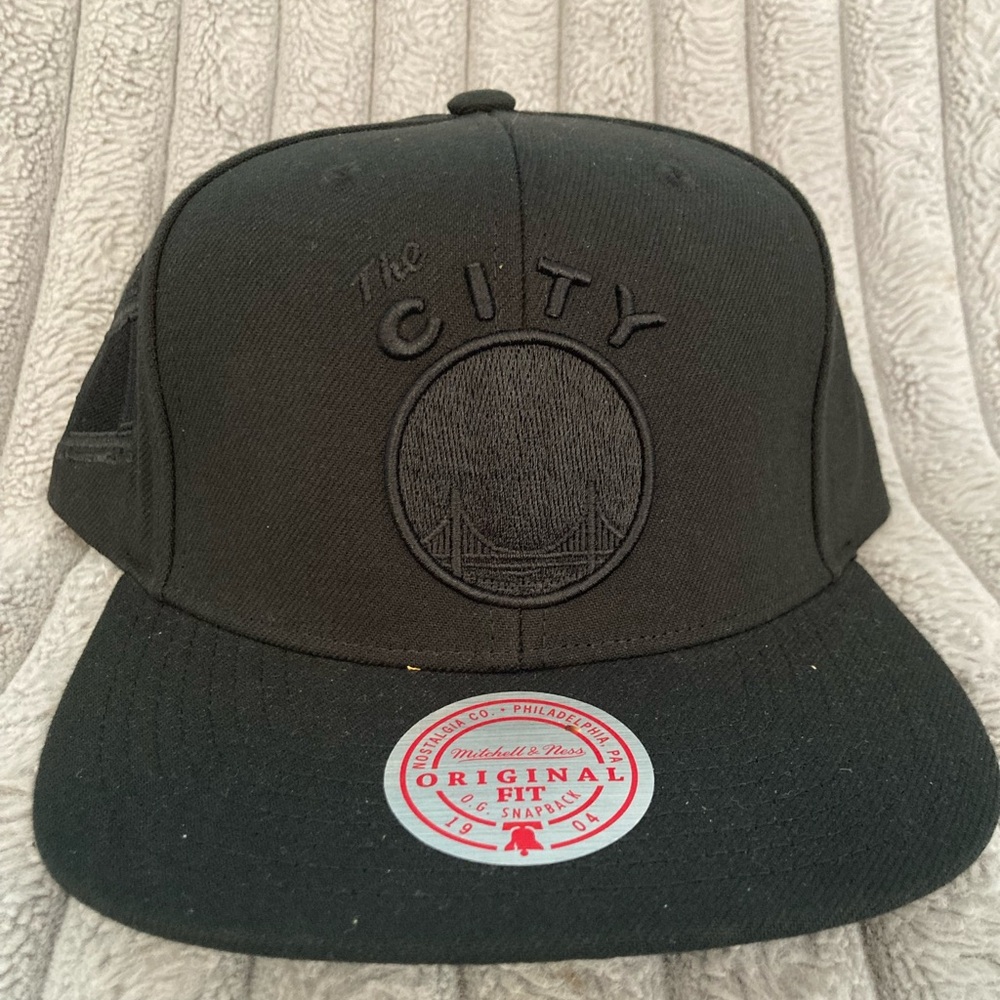 Golden State:?Mitchell & Ness Black Snapback Cap